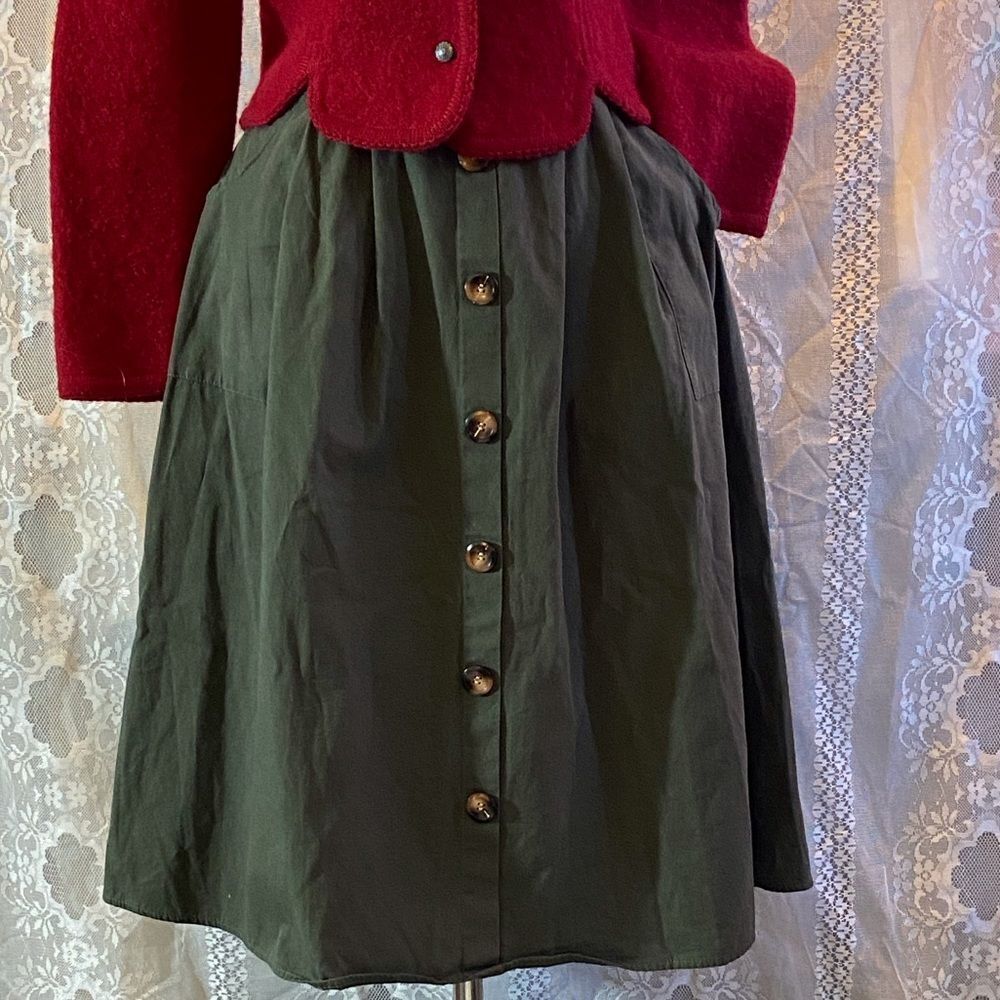 Naggoo Women's Skirt Size M Color Green